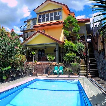 Villa Dira Bogor Buitenkant foto