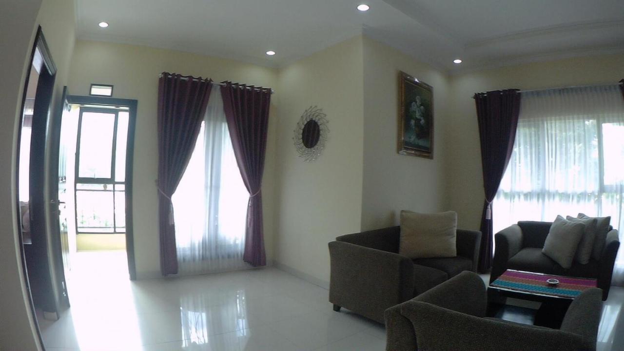 Villa Dira Bogor Buitenkant foto