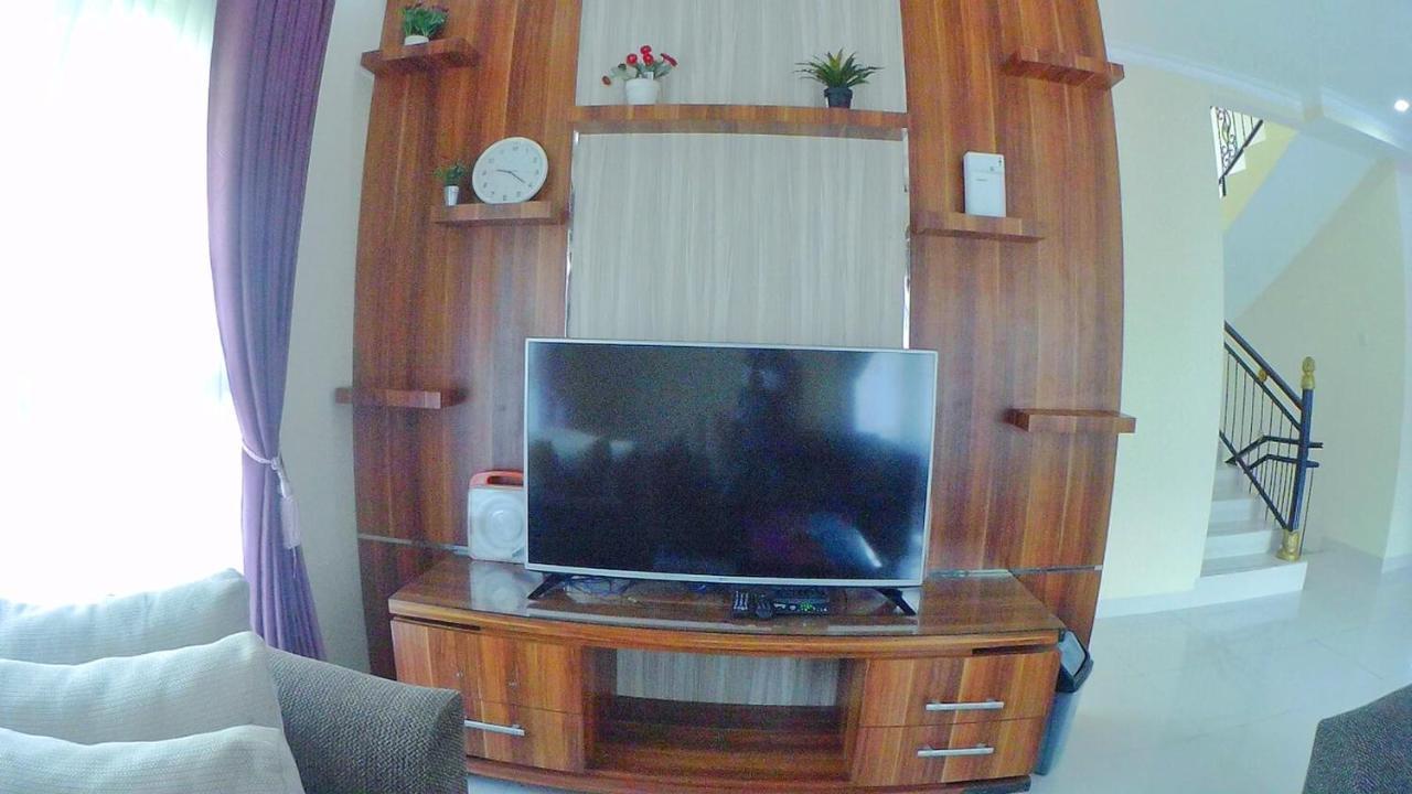 Villa Dira Bogor Buitenkant foto